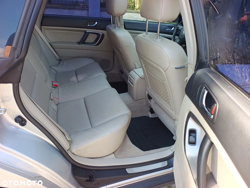 Subaru Outback 3.0 H6 - 29
