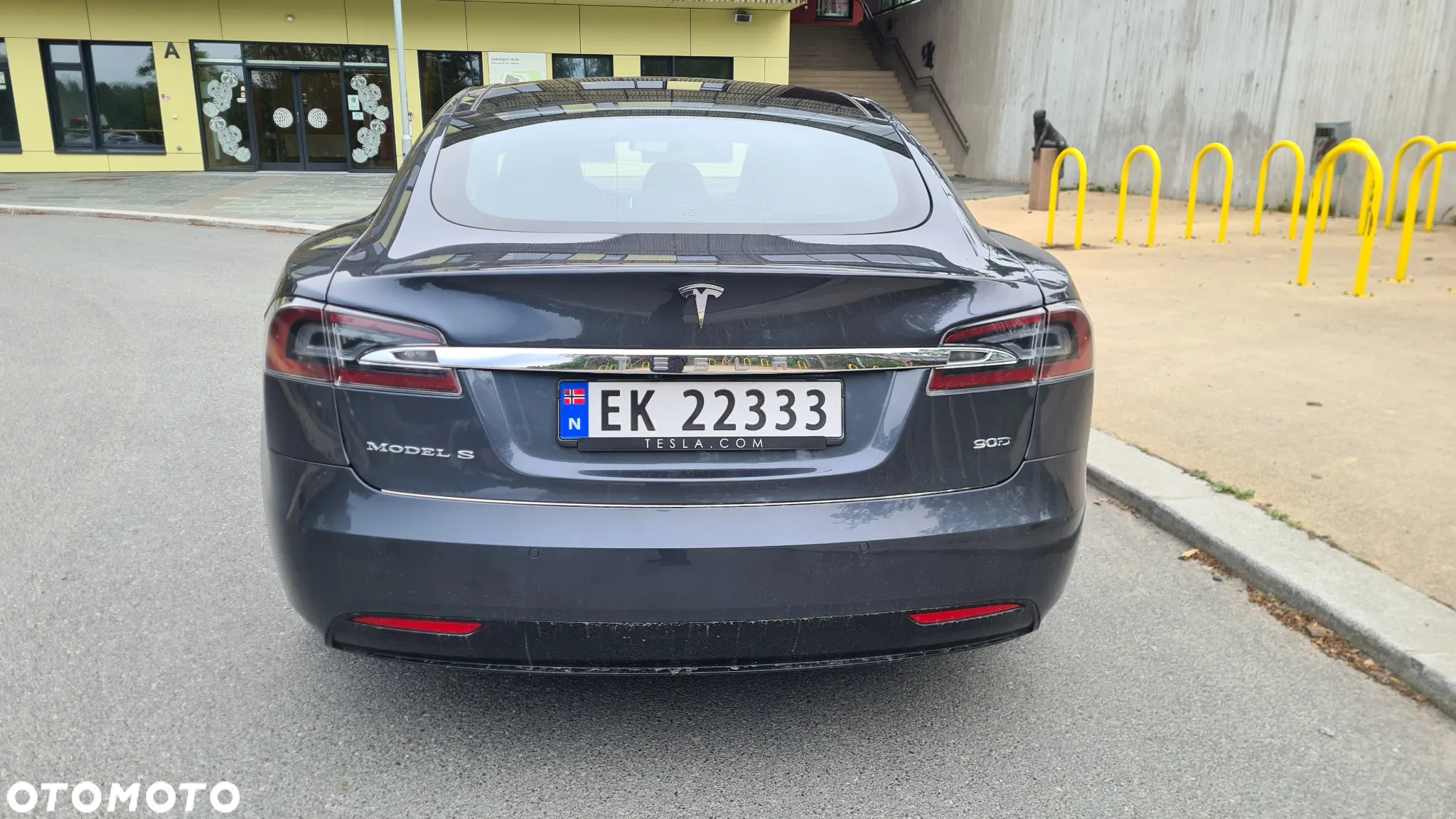 Tesla Model S - 11