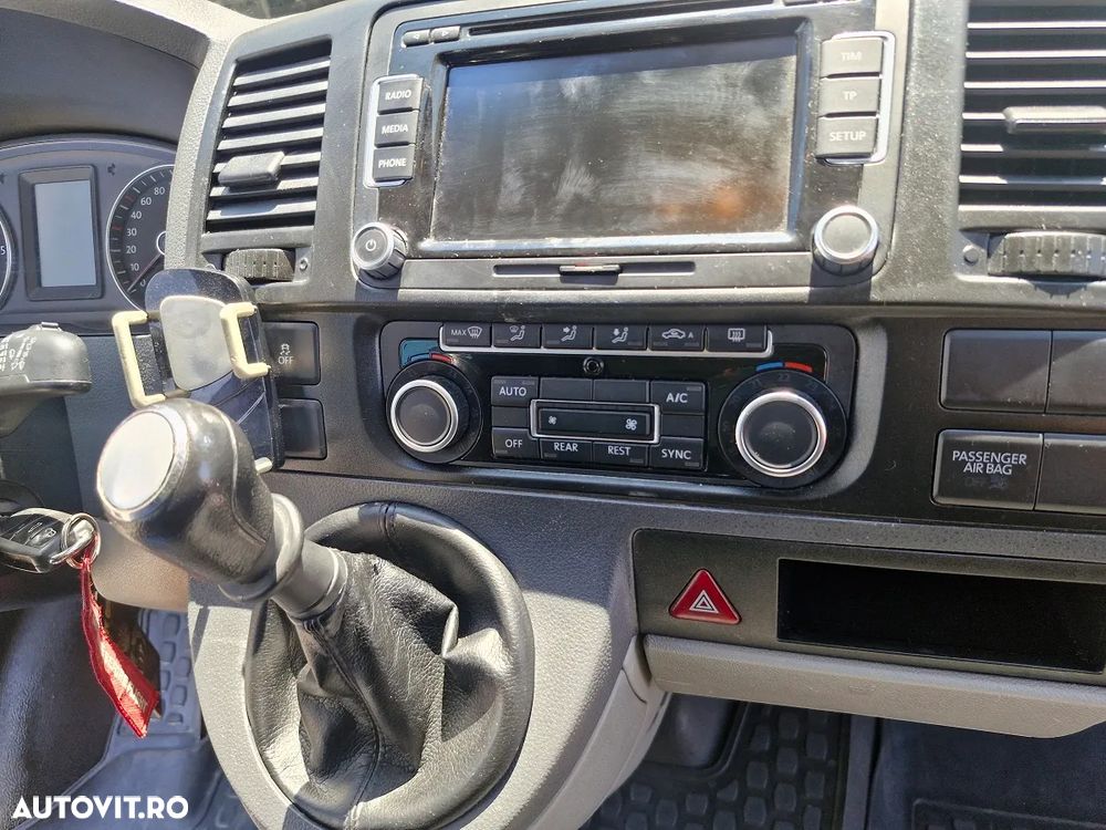 Volkswagen Caravelle - 14