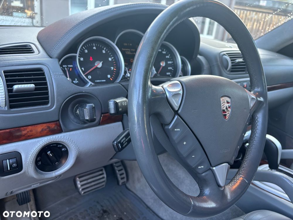 Porsche Cayenne - 26