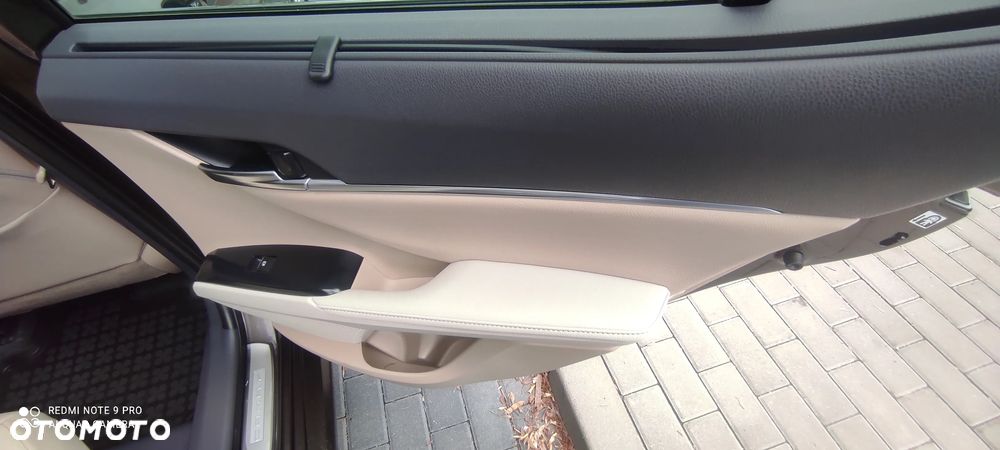 Toyota Camry 2.5 Hybrid Executive CVT - 29