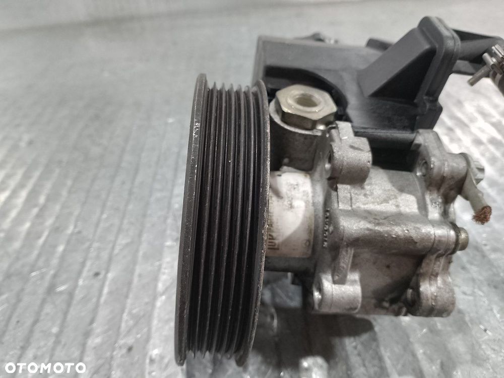 POMPA WSPOMAGANIA MERCEDES-BENZ W203 1.8 B - 4