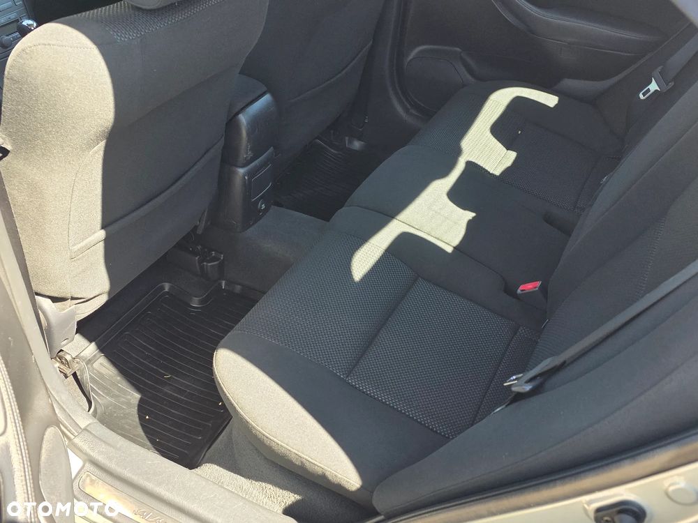 Toyota Avensis 2.0 VVT-i Sol - 22