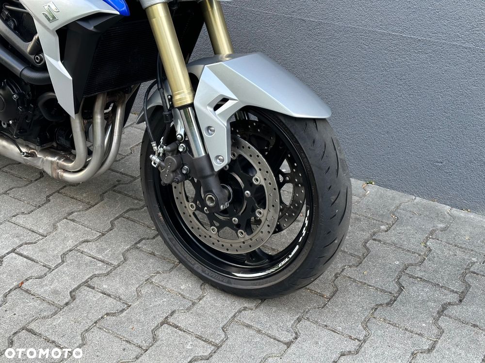 Suzuki GSR - 22