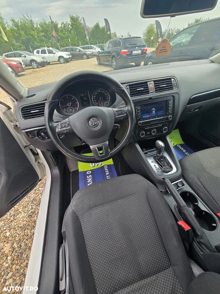 Volkswagen Jetta 1.6 TDI DSG Comfortline - 8