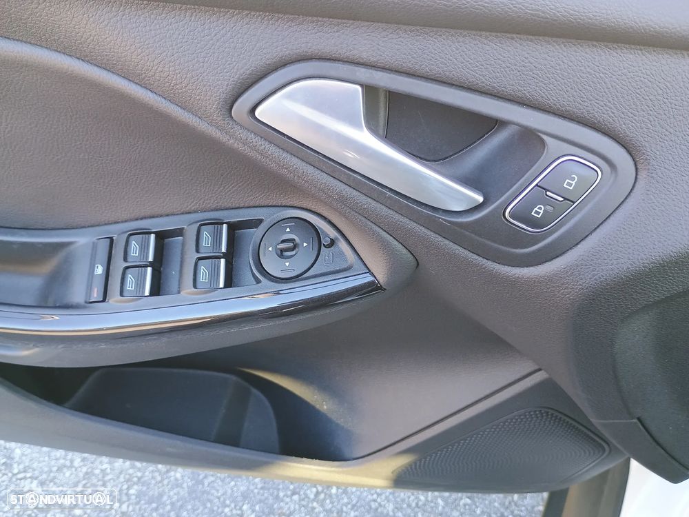 Ford Focus SW 1.0 EcoBoost S&S Titanium - 35
