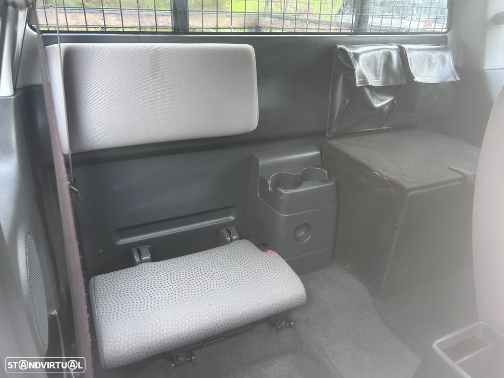 Isuzu D-Max 2.5 DTi CL 4WD LS4 - 7