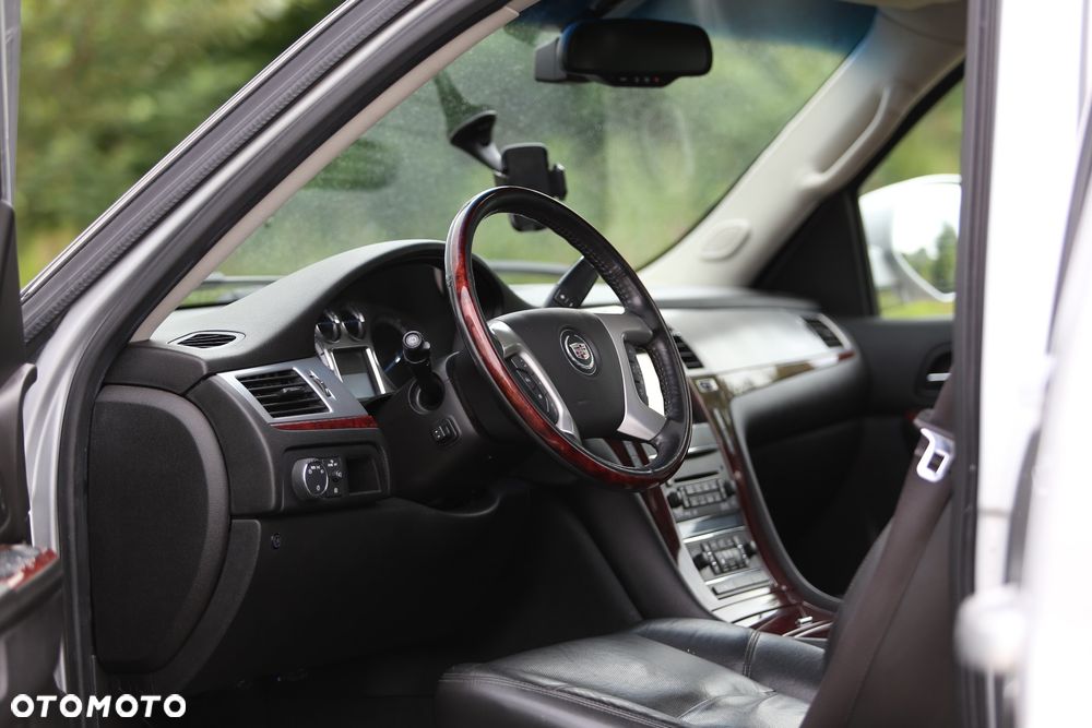 Cadillac Escalade - 10