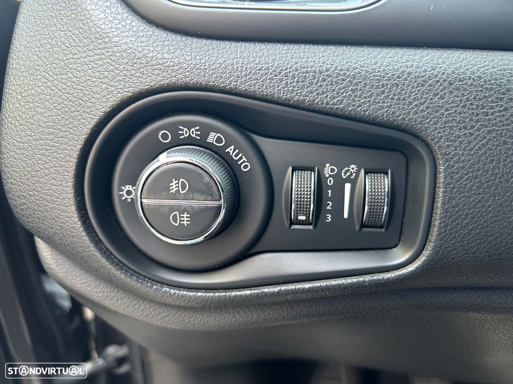 Jeep Renegade 1.0 T Limited - 26