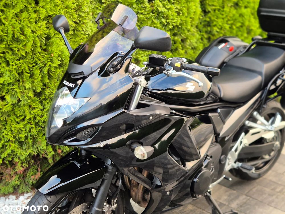 Suzuki GSX - 23