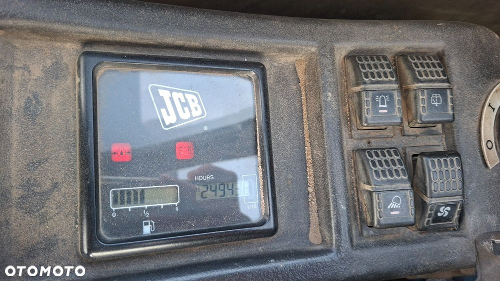 JCB 8052 - 13