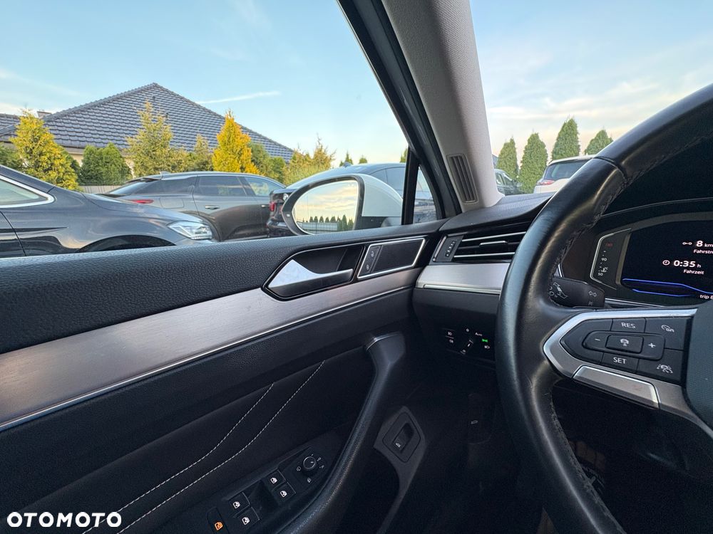 Volkswagen Passat Variant 2.0 TDI EVO Elegance DSG - 25