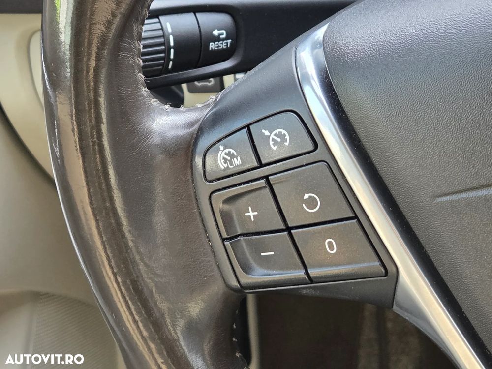 Volvo V40 D2 R Design - 22