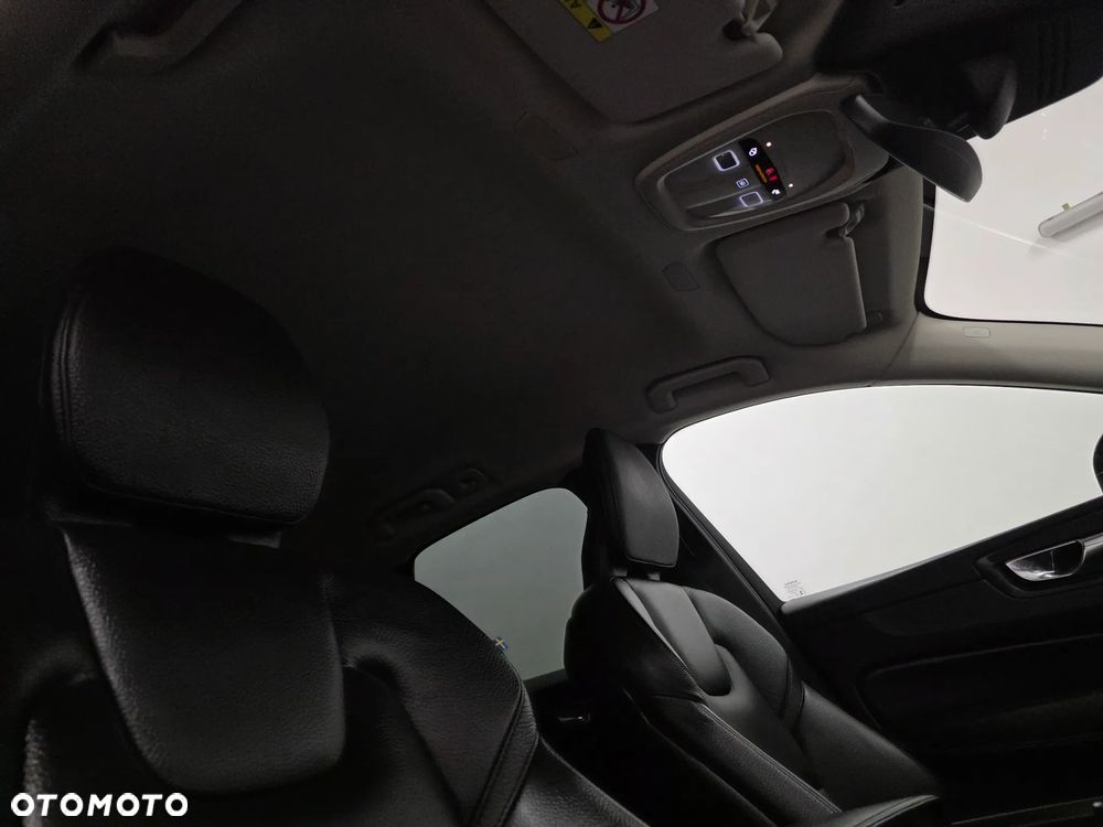 Volvo XC 60 B4 D Geartronic RDesign - 28
