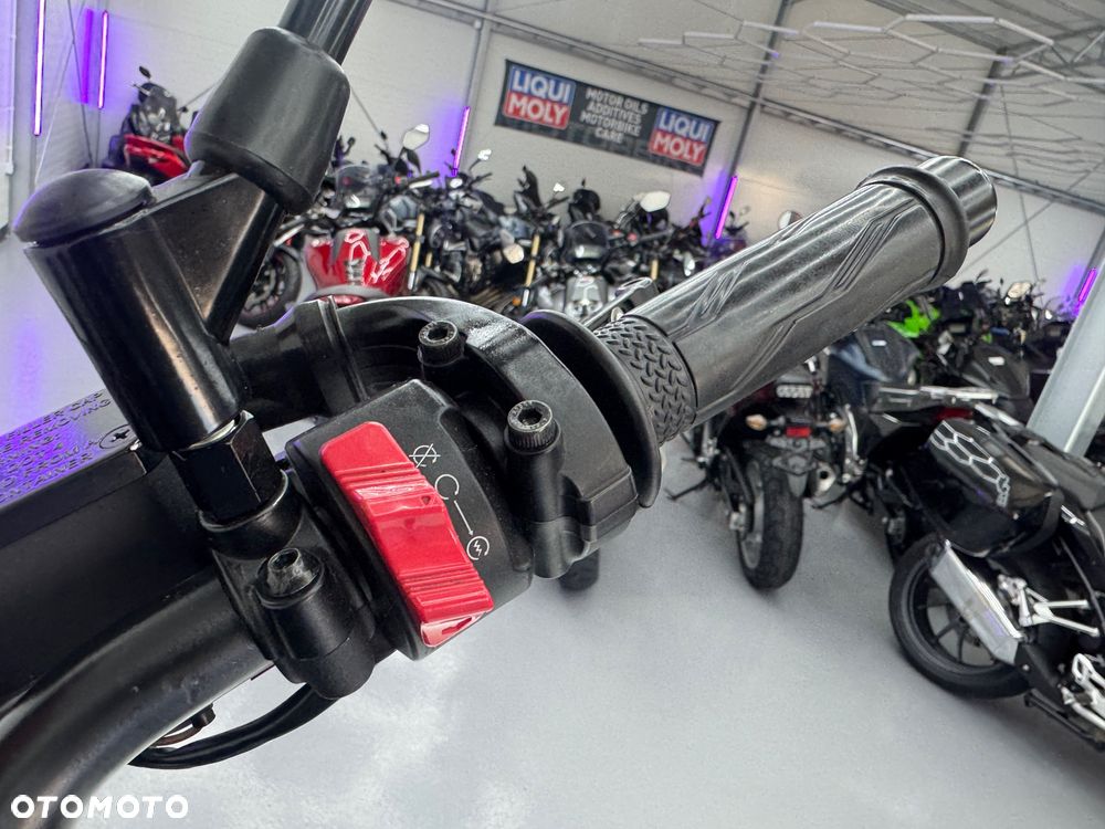Yamaha MT - 33