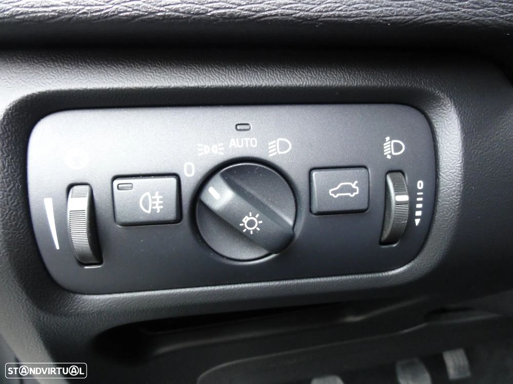 Volvo V40 D2 Momentum - 13