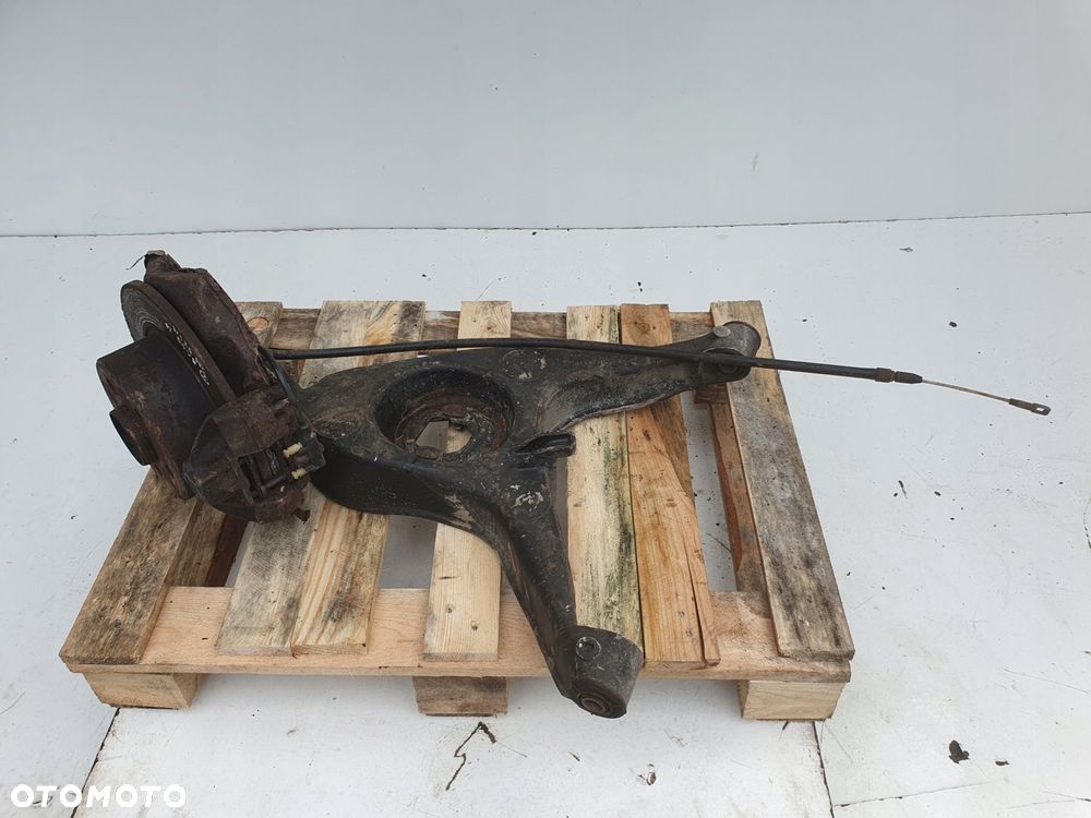 Mercedes W126 SEC 5.6 PRAWY TYLNY WAHACZ Piasta tył zacisk zawieszenie - 1