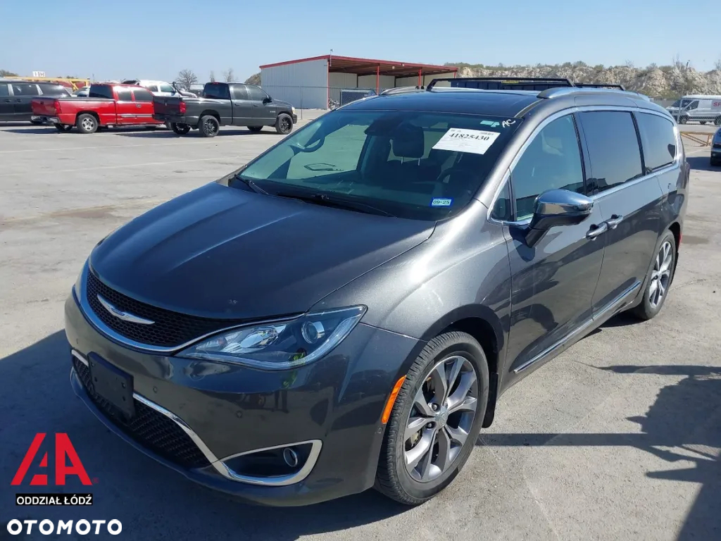 Chrysler Pacifica - 2