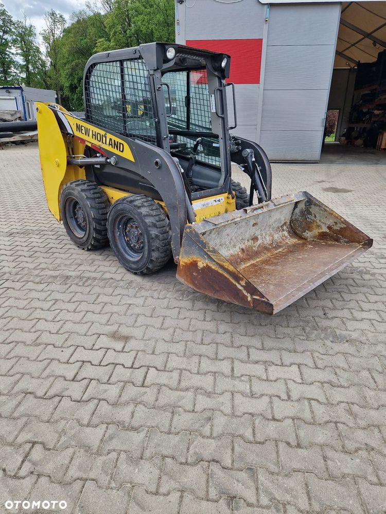 New Holland L216 - 3