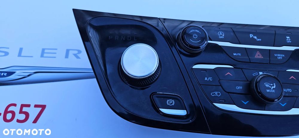Chrysler Pacifica 2016- 3.6 V6 Panel klimatyzacji Sterowanie nawiewem Panel klimy AC P6EV471X8AB Wybierak zmiany biegów Lewarek Panel skrzyni P68240089AL 68240089AL - 4