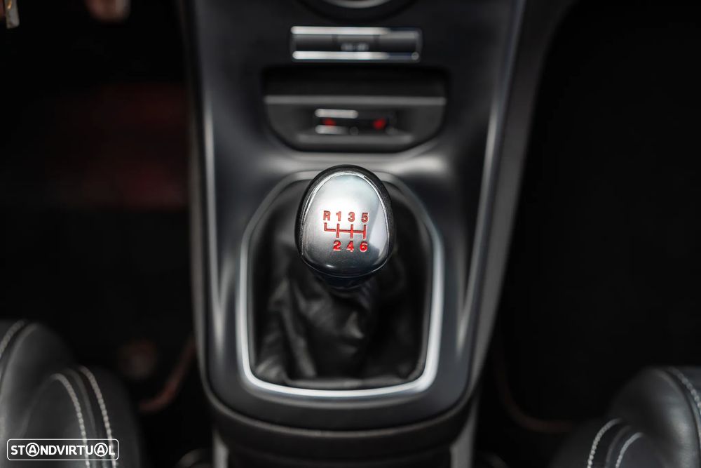 Ford Fiesta 1.6 EcoBoost c/ Pack Pele Desportiva ST - 25