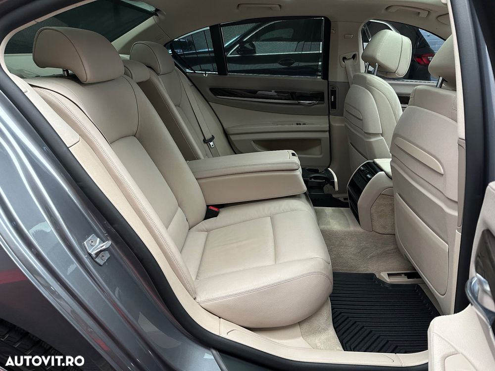 BMW Seria 7 740d xDrive - 23