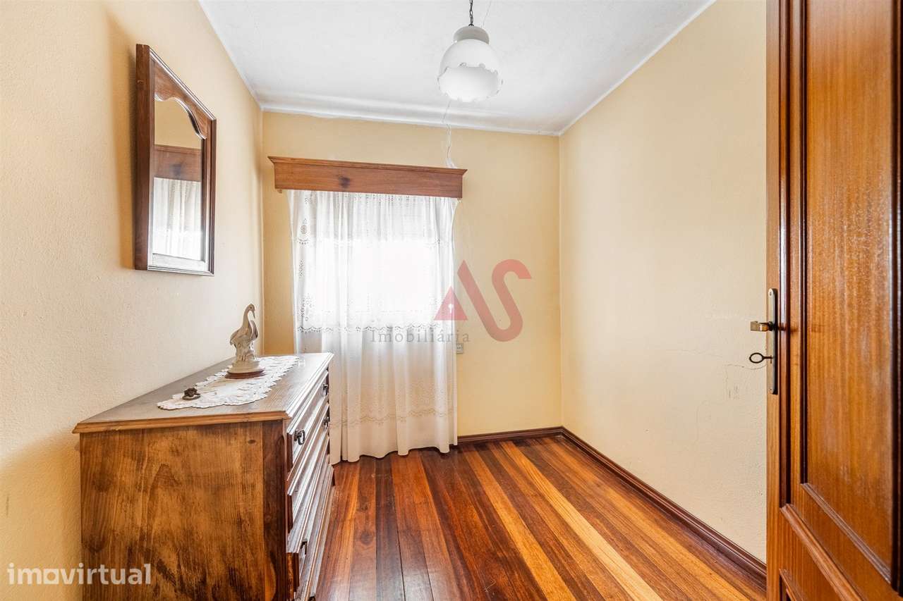 Moradia T5 com 2 Pisos em Varziela | Felgueiras - Grande imagem: 5/27