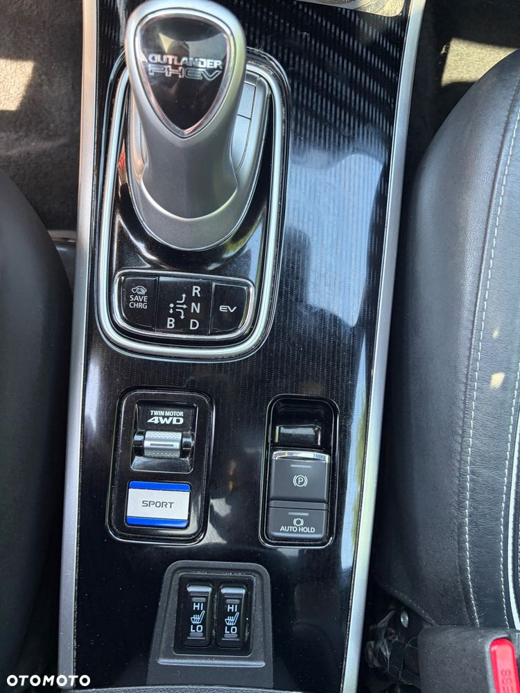 Mitsubishi Outlander - 32