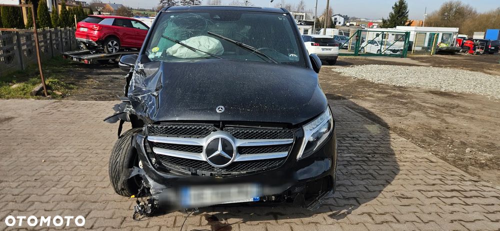 Mercedes-Benz Klasa V - 8