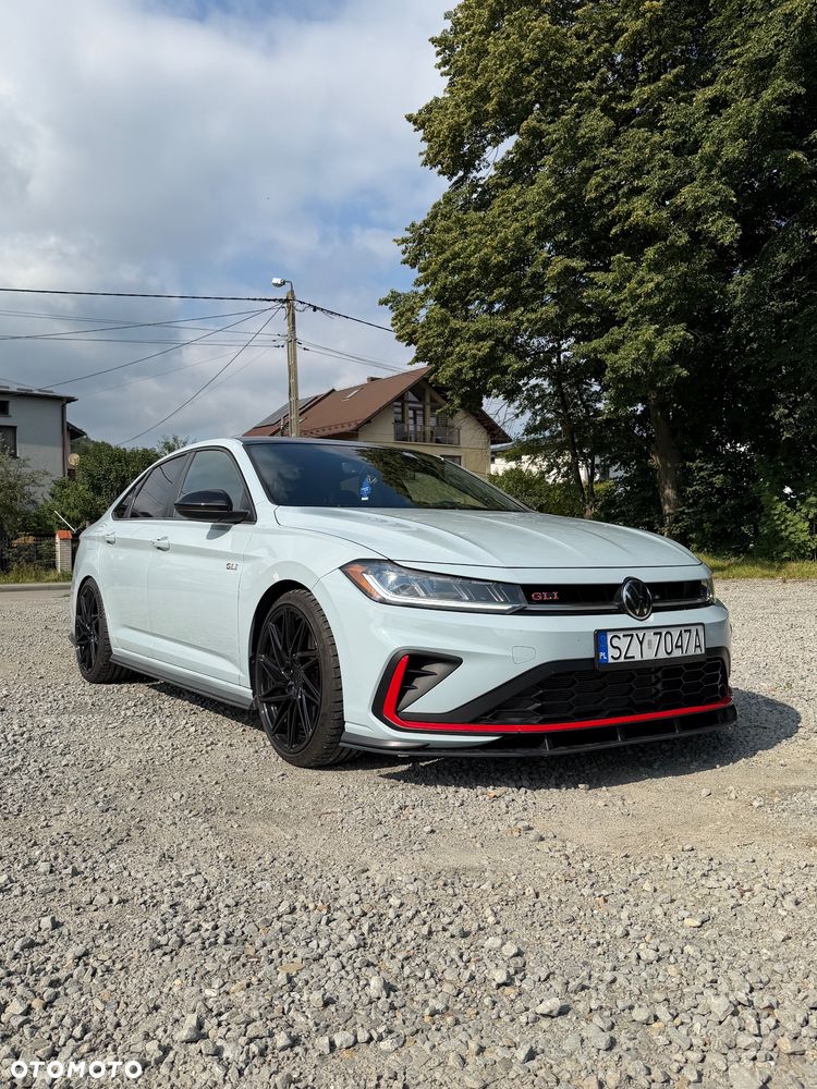Volkswagen Jetta - 8