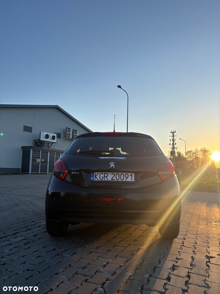Peugeot 208 - 13