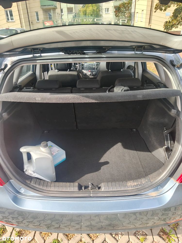 Kia Ceed - 8
