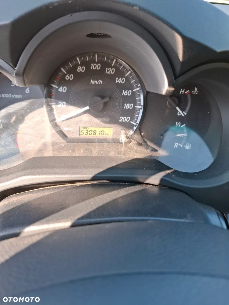 Toyota Hilux 2.5 D-4D Active - 12