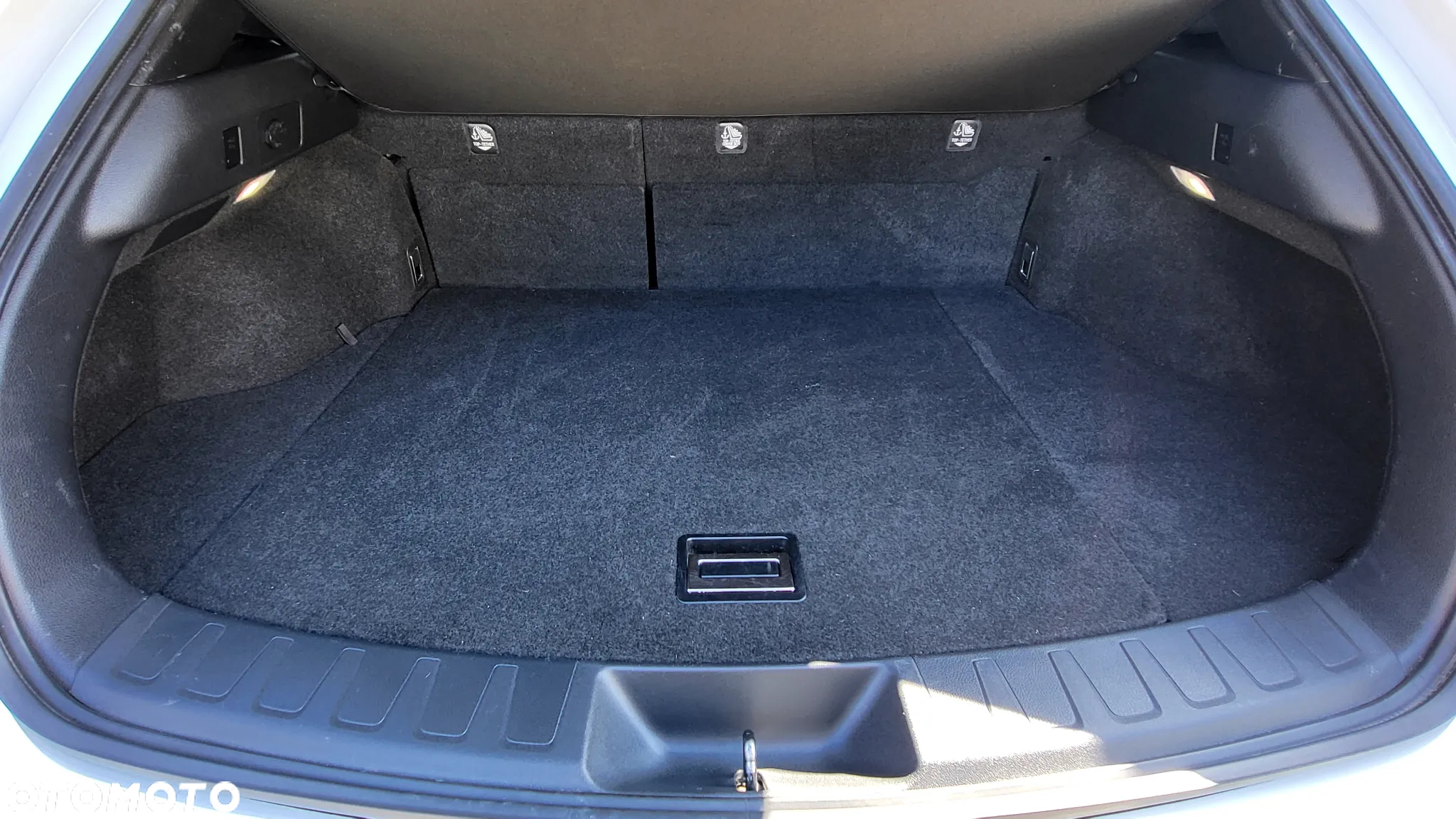 Lexus UX 250h GPF Business AWD - 22