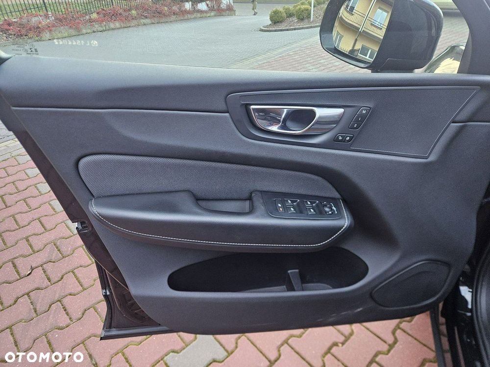 Volvo XC 60 D4 AWD R-Design - 12