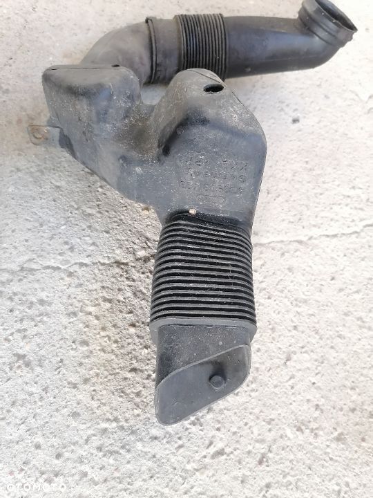Przewód Rura Powietrza Chłodzenia Alternatora Audi A8 D2 2.8b 4D0 - 2