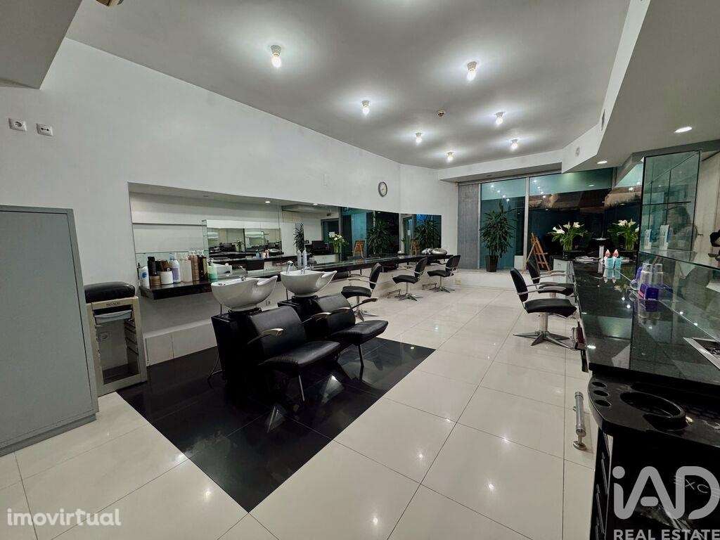 Loja / Estabelecimento Comercial em Mafamude e Vilar do Paraíso de 97, - Grande imagem: 5/16