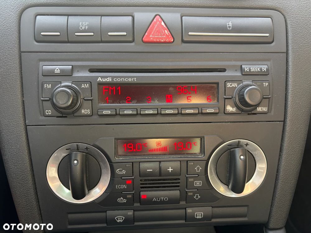 Audi A3 3-drzwiowe 1.6 FSI Ambiente - 10