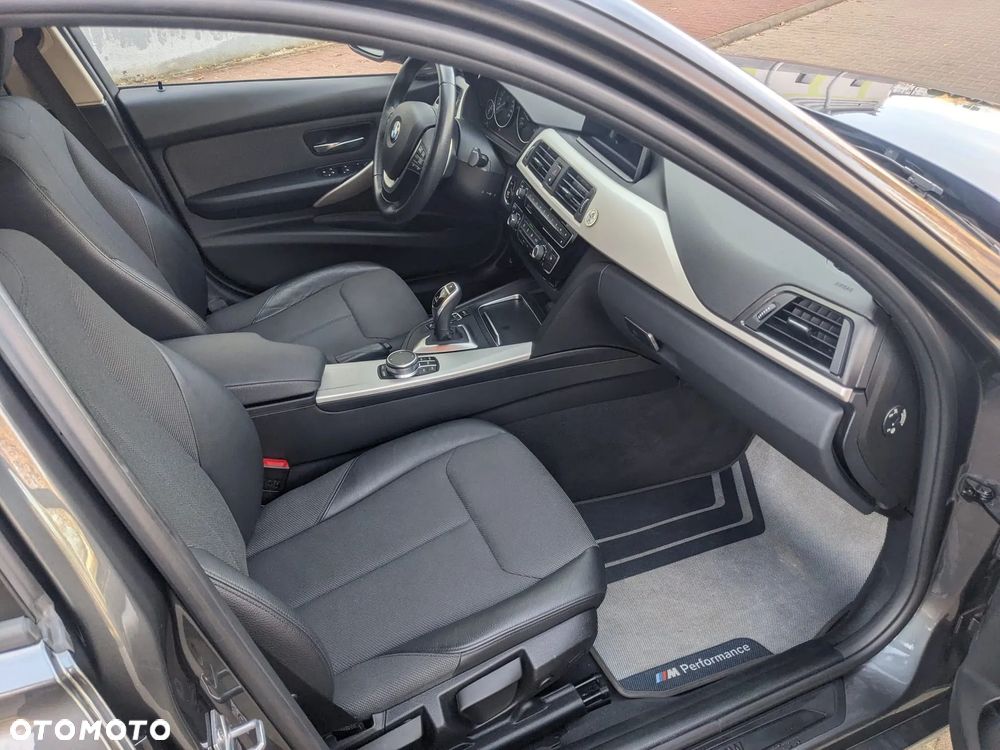 BMW Seria 3 320d xDrive Edition Luxury Line Purity - 17