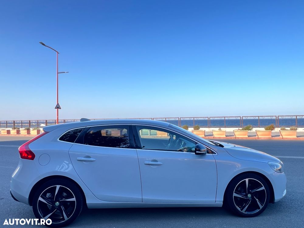 Volvo V40 D2 ECO Aut. R-Design - 8