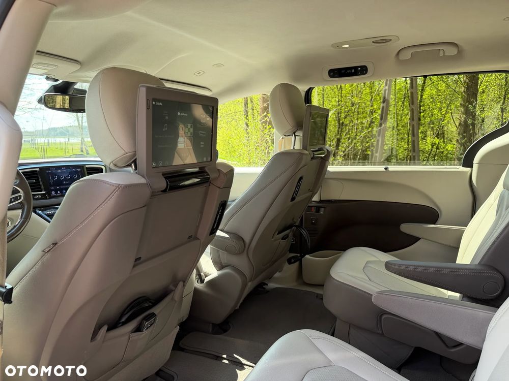 Chrysler Pacifica - 16