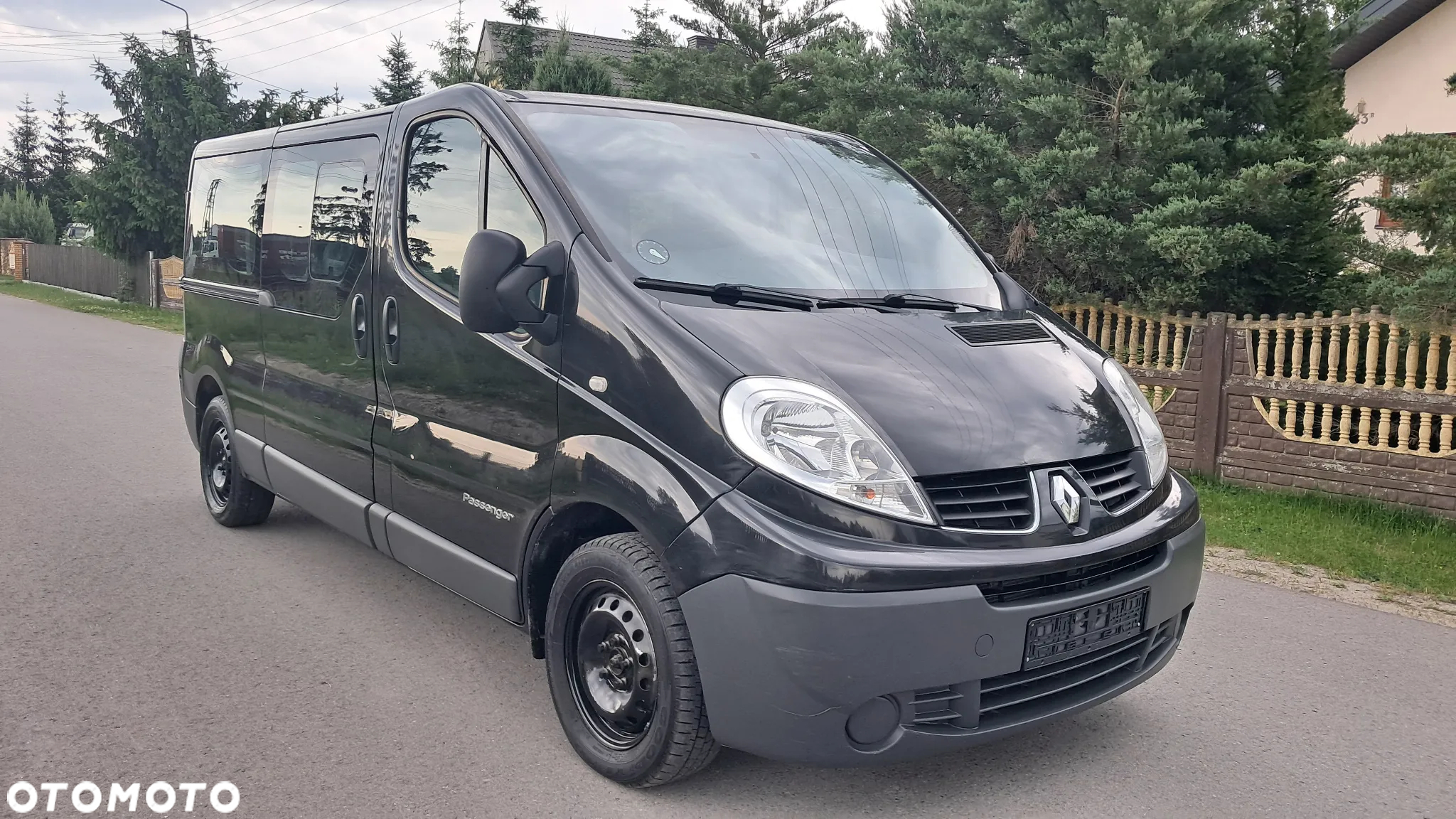 Renault Trafic 2.0 dCi 115 FAP Grand Passenger Black Edition - 3