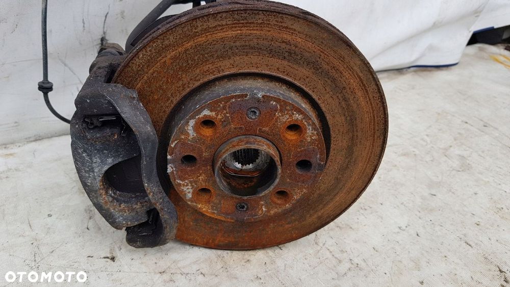 zwrotnica amortyzator lewa przód Opel Adam 1.4 - 4