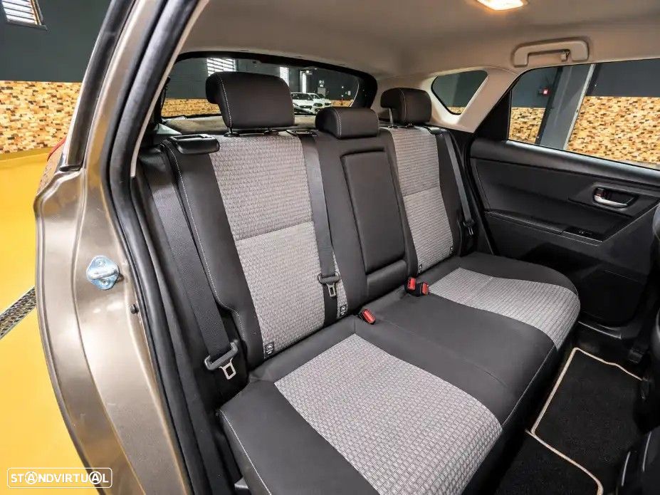 Toyota Auris 1.8 HSD Square Collection - 18