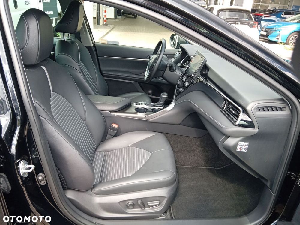 Toyota Camry - 10