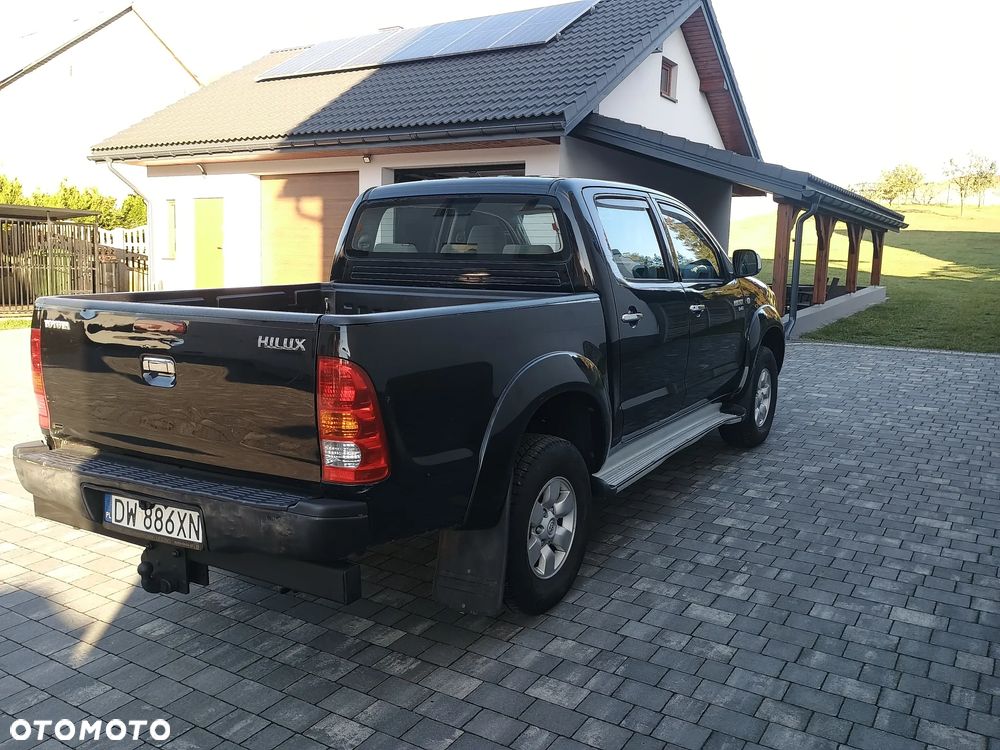 Toyota Hilux 2.5 D-4D DLX + - 3