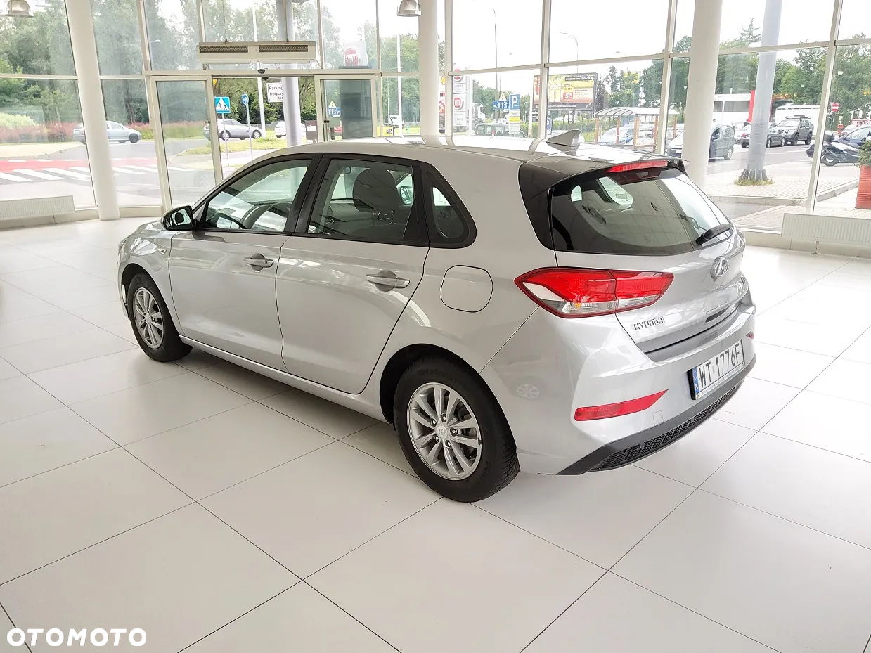 Hyundai i30 1.5 DPI Classic + - 7