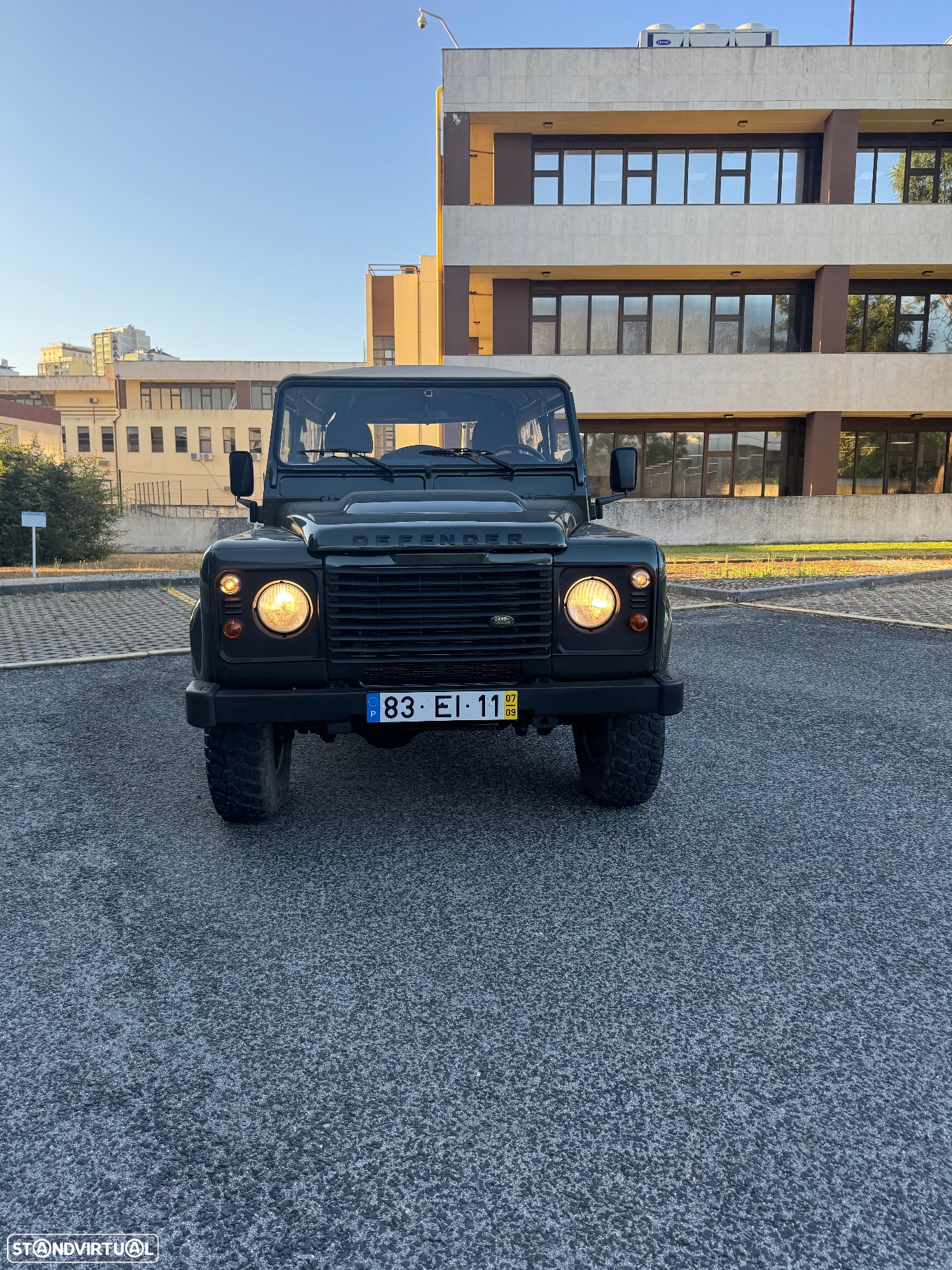 Land Rover Defender 90 SW 2.4 CRD S - 4