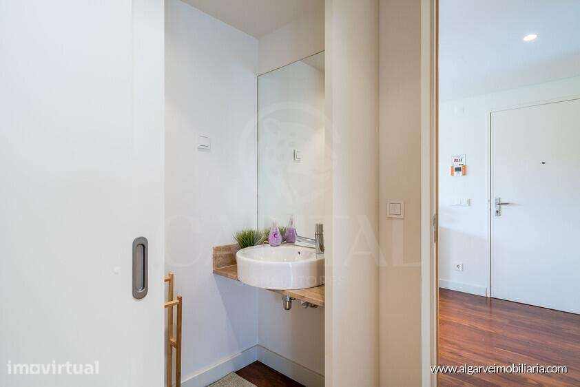 ✨ T1+1 de Luxo em Condomínio Privado – Vilamoura, Algarve ✨ - Grande imagem: 3/8