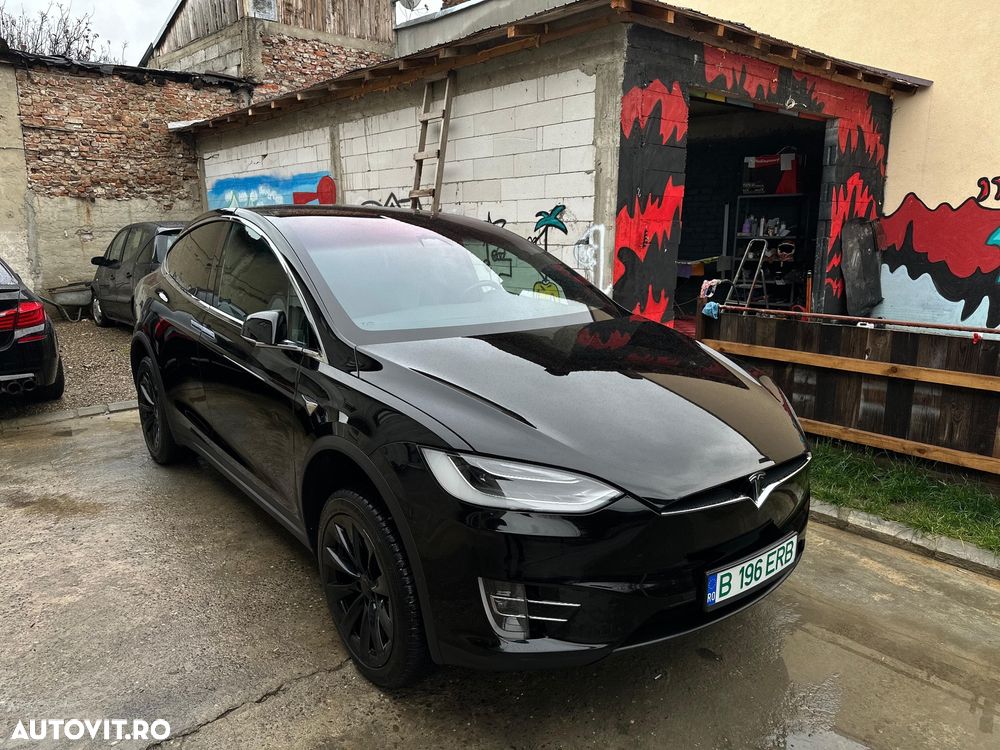 Tesla Model X - 8